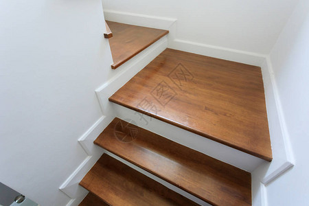 设计地产中木材楼梯的设计住宅白色现代房图片