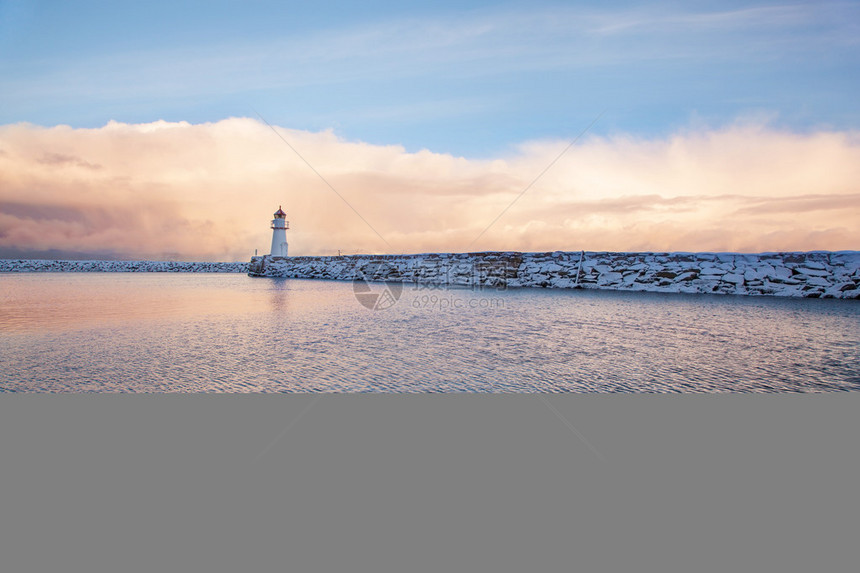 特隆赫姆灯塔的冬景图片