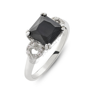 紧贴着优雅闪亮的黑宝石和钻石戒指白色背景图片