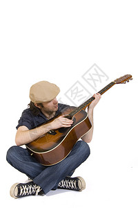 一个人弹他的音响吉他坐图片