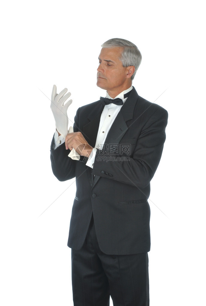 在Tuxedo的中年男子将白手套图片
