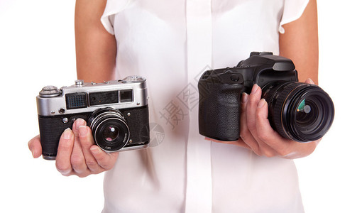 电影或数码相机两台照相机可以从女手中选择白图片