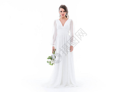 穿着优雅的白色礼服戴着婚纱花束在图片