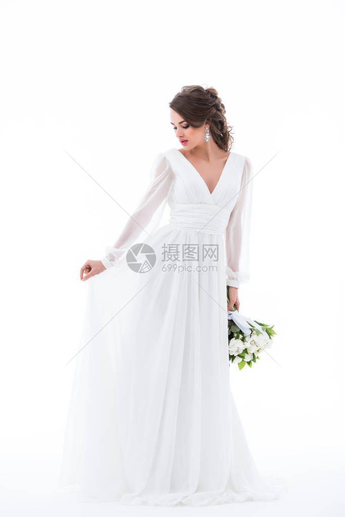 穿着优雅白色礼服的黑褐色新娘图片