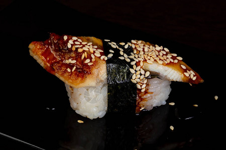 鳗鱼日式冷寿司图片