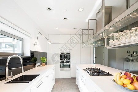 白色高光厨房现代风格图片