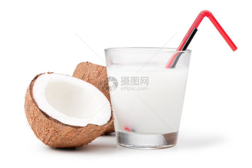 椰奶和椰子上白色孤立图片