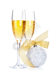两个香槟杯和圣诞节装饰品白图片