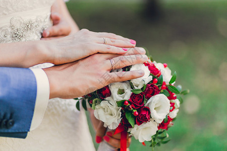 新娘花束和手图片