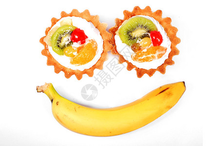 微笑的蛋糕和香蕉图片
