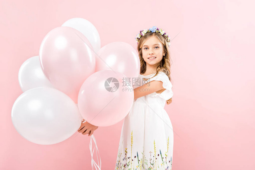 带着粉红背景的节日气球的图片
