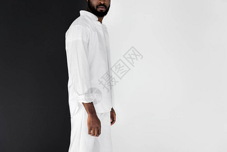 黑人和白人衣非洲男子的时尚图片