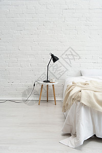 室内舒适的卧室床上枕头灯具图片