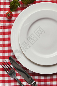 白色空盘子餐具和新鲜的面板图片