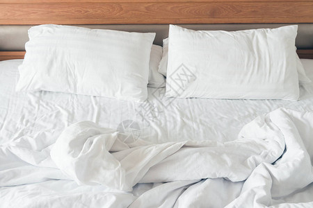 白枕头室内卧室内装饰有摇摆床上装图片