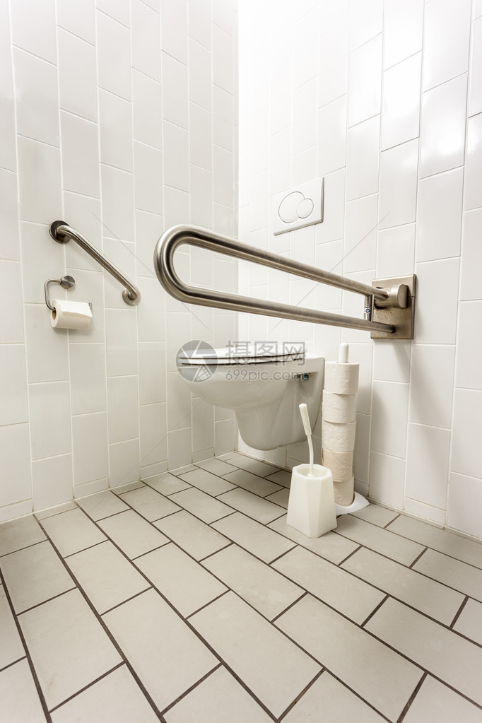 公共厕所里有残疾人厕所图片