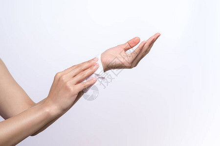 女人用白色软组织纸洗手孤立在白种背景图片