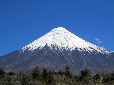 奥索诺火山雪峰在智利南图片