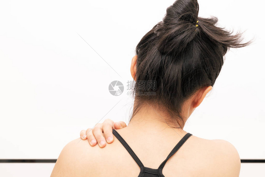 女青年的颈部和肩部疼痛伤害保图片