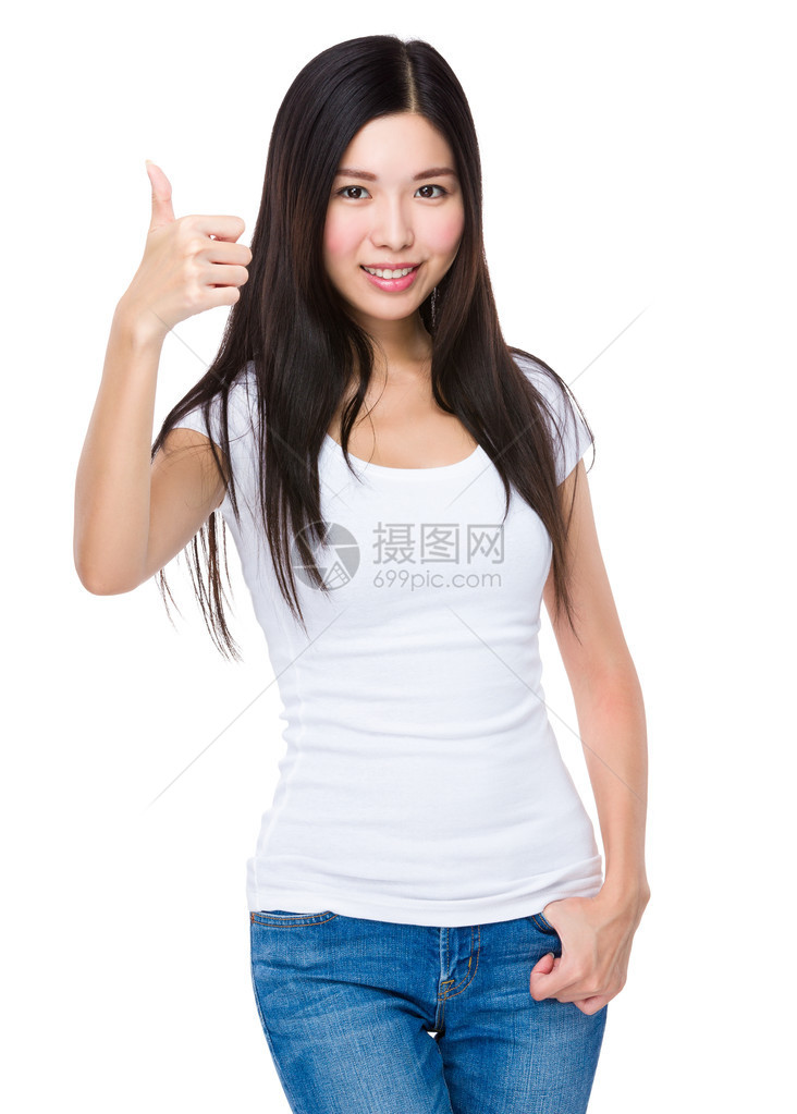 亚裔年轻女在白背图片