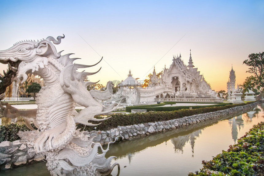 泰国最有名的旅游景点WhitetempleWatrong图片