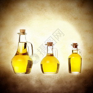 三瓶橄榄油背面有文本图片