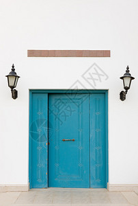 蓝色木门的照片图片