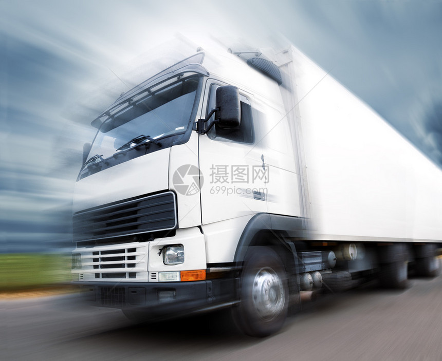 卡车速度运送商品的卡车图片