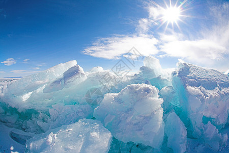 冬天在结冰的贝加尔湖冰小丘图片