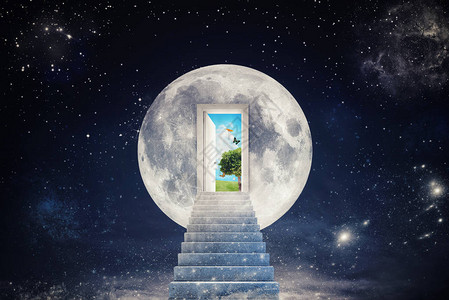 楼梯通往向月亮的大门图片
