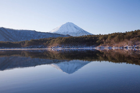 冬天的西湖和富士山图片