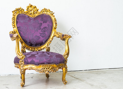 紫色旧沙发图片