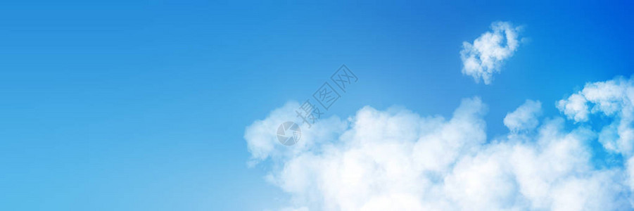 五颜六色的蓬松云彩有蓝天背景背景图片