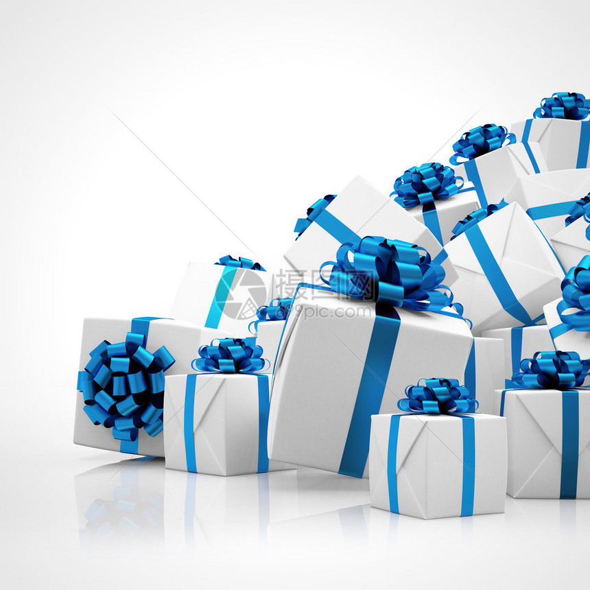 白底带蓝色丝带的白色圣诞礼物盒图片