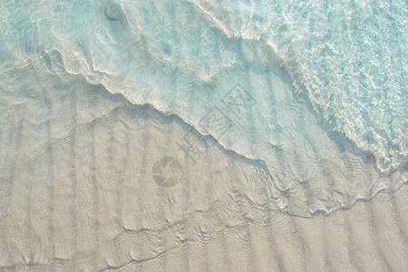 泰国海滩清澈湛蓝的大海图片