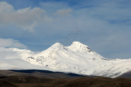 高加索山脉的夏季日亚美尼亚图片