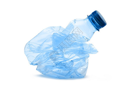 被击碎的塑料瓶在白色背景图片素材