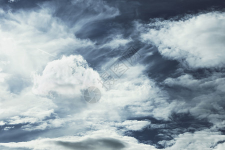 美丽的cloudscape背景春日图片