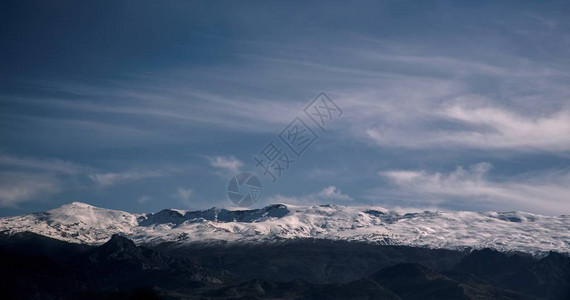 雪山全景图片