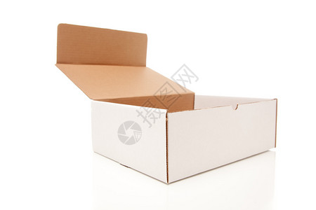 空白的纸盒在白色背景图片