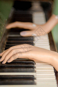 手弹钢琴键盘图片