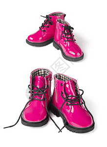 粉红色儿童靴白色与剪切路径隔离图片