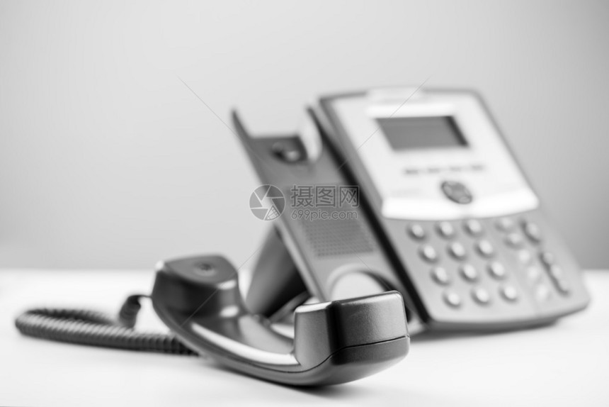 电话听筒摘机的灰度图像图片
