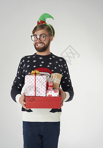 穿着圣诞毛衣的搞笑男人图片