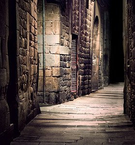 旧城区的黑暗小巷图片