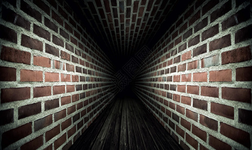 有砖墙和木地板的黑暗隧道图片