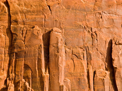 古迹山谷的巨型沙石构造调和颜色及结构的详图片