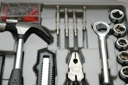 盒子里各种工具的工具包背景图片