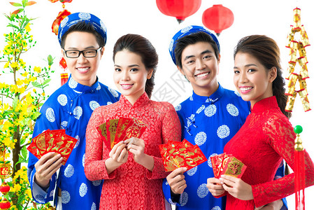 越南人民对泰特庆祝的传统庆典表示热烈的祝贺图片