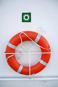 船边的救生圈背景图片